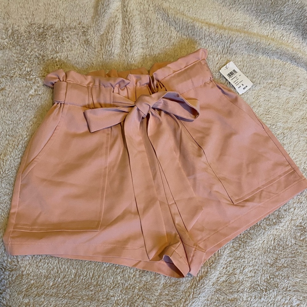 Windsor size small pale pink paper-bag short. New with tag